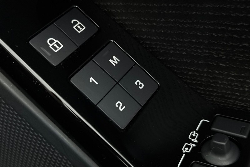 2025 (25) LAND ROVER RANGE ROVER VELAR 2.0 P400e Dynamic HSE 5dr Auto 5074288