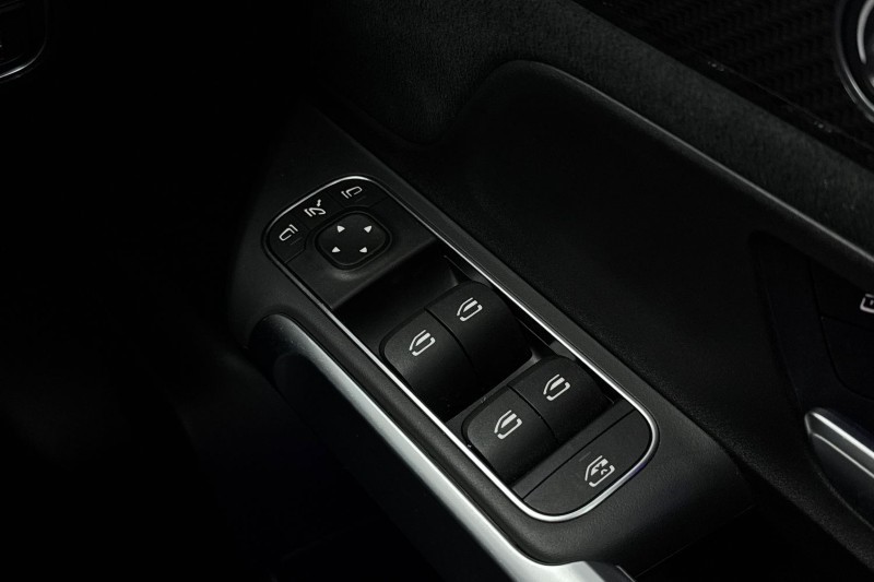 2023 (73) MERCEDES-BENZ GLB 220d 4M AMG Line Prem  PLUS Night Ed 5dr 8G-Tronic 5086055