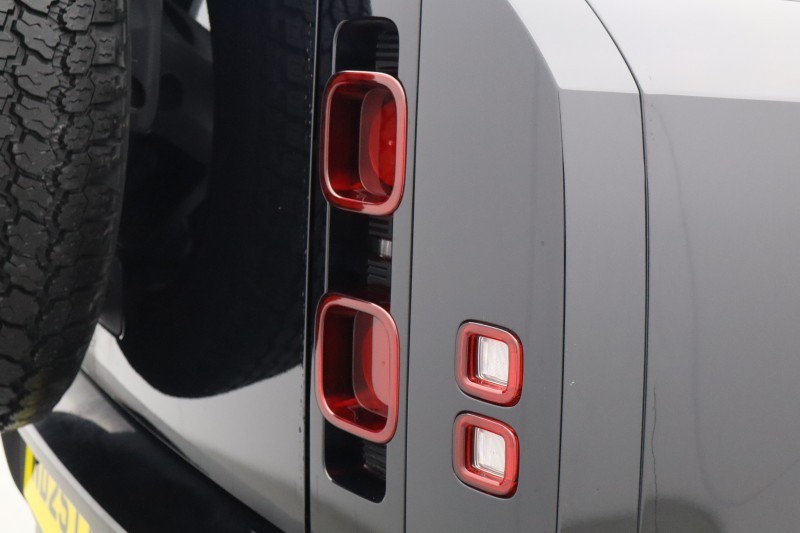 2025 (25) LAND ROVER COMMERCIAL DEFENDER 3.0 D250 Hard Top X-Dynamic SE Auto [3 Seat] 5133408