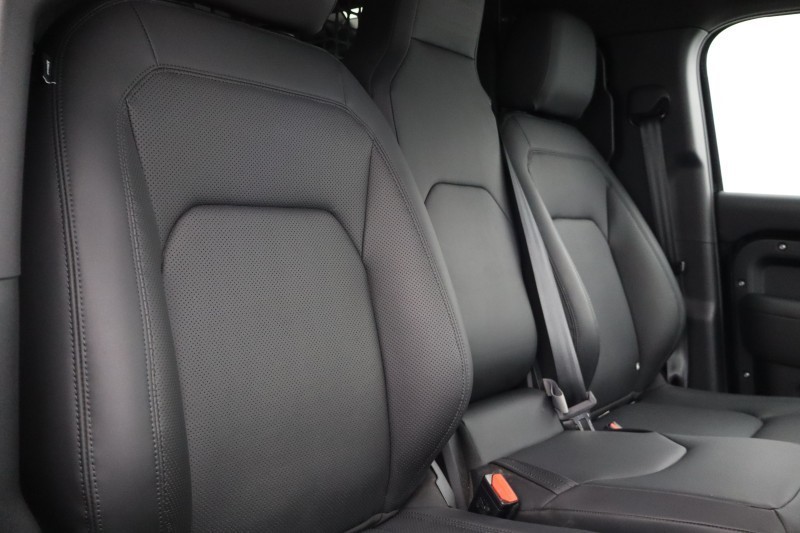 2025 (25) LAND ROVER COMMERCIAL DEFENDER 3.0 D250 Hard Top X-Dynamic SE Auto [3 Seat] 5133424