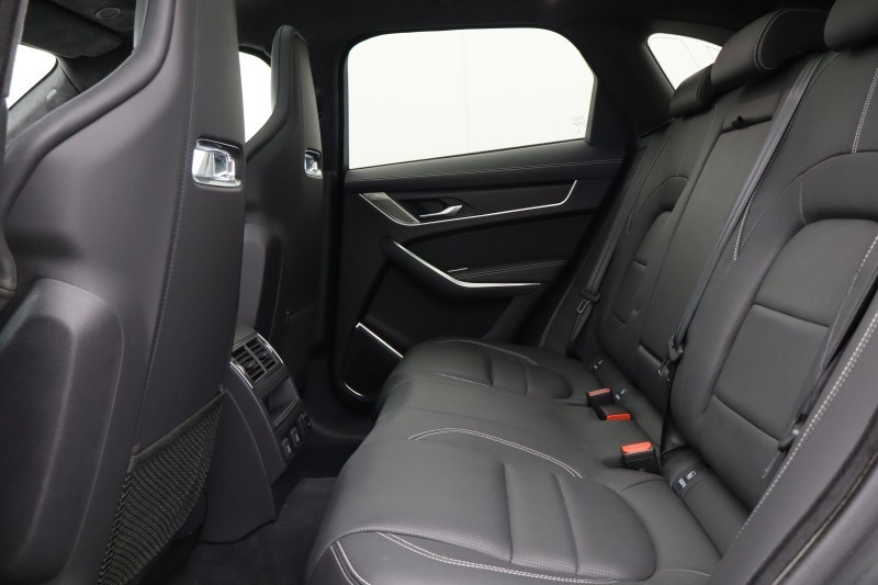 2024 (24) JAGUAR F-PACE 2.0 D200 R-Dynamic HSE Black 5dr Auto AWD 5125918