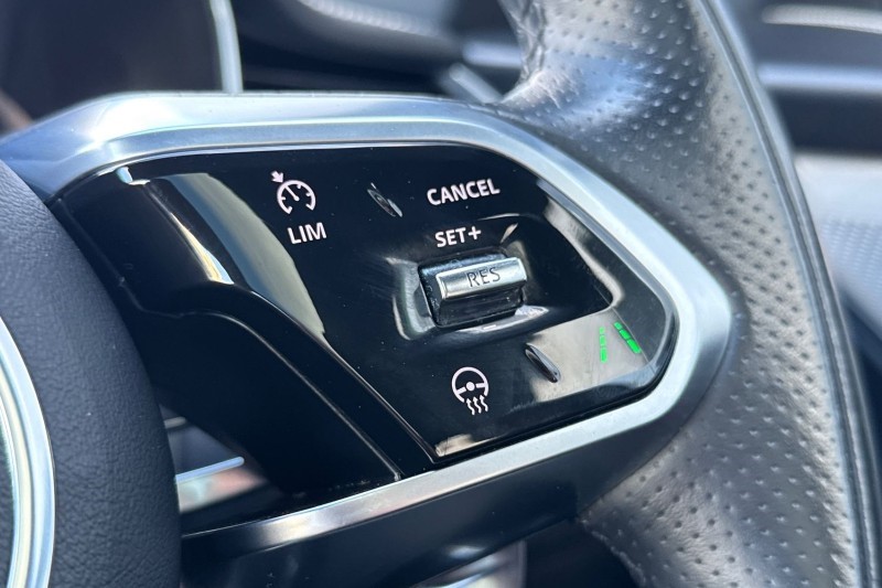 2022 (22) JAGUAR F-PACE 2.0 D200 R-Dynamic Black 5dr Auto AWD 5347075