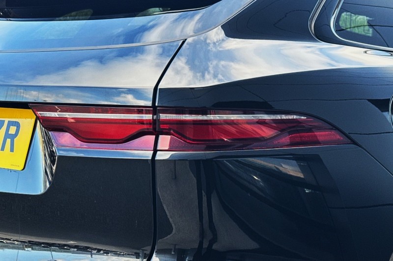 2022 (22) JAGUAR F-PACE 2.0 D200 R-Dynamic Black 5dr Auto AWD 5347084
