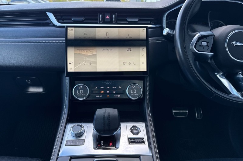 2022 (22) JAGUAR F-PACE 2.0 D200 R-Dynamic Black 5dr Auto AWD 5347069