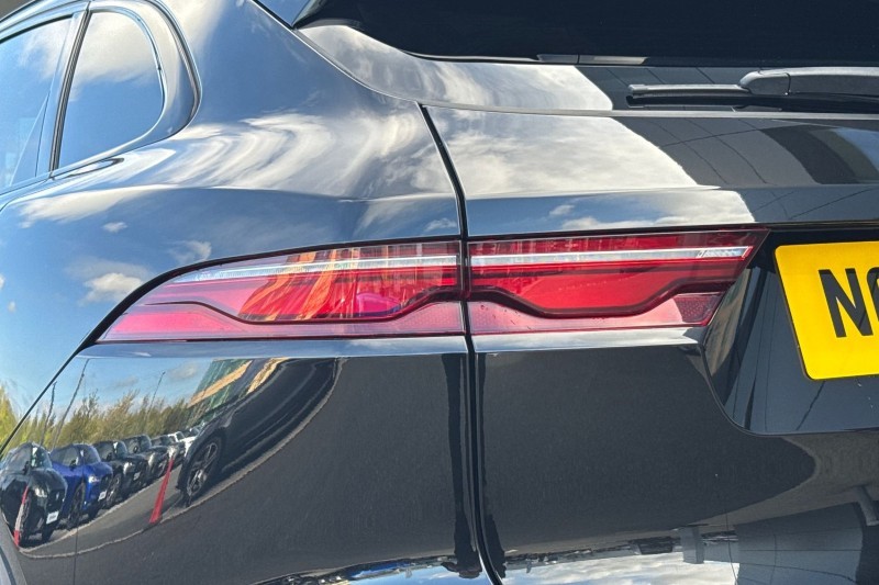 2022 (22) JAGUAR F-PACE 2.0 D200 R-Dynamic Black 5dr Auto AWD 5347071