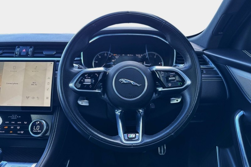 2022 (22) JAGUAR F-PACE 2.0 D200 R-Dynamic Black 5dr Auto AWD 5347095