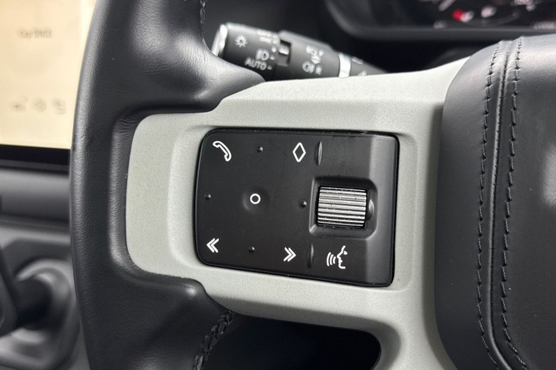 2022 (22) LAND ROVER DEFENDER 3.0 D300 HSE 110 5dr Auto 5113401