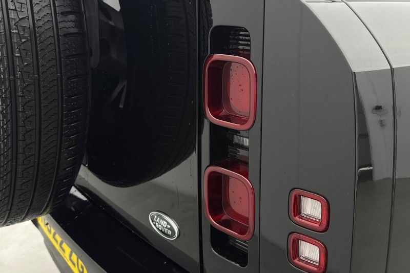 2022 (22) LAND ROVER DEFENDER 3.0 D300 HSE 110 5dr Auto 5113415