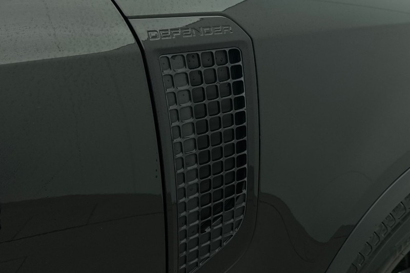 2022 (22) LAND ROVER DEFENDER 3.0 D300 HSE 110 5dr Auto 5113393