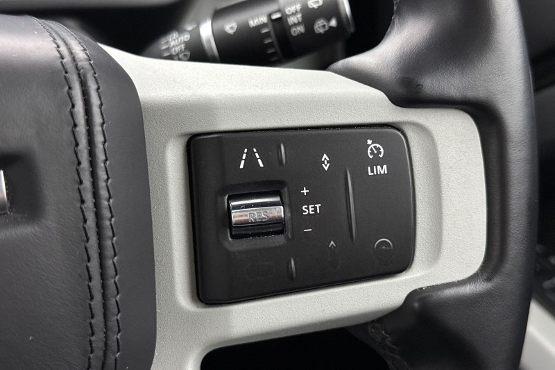 2022 (22) LAND ROVER DEFENDER 3.0 D300 HSE 110 5dr Auto 5113402