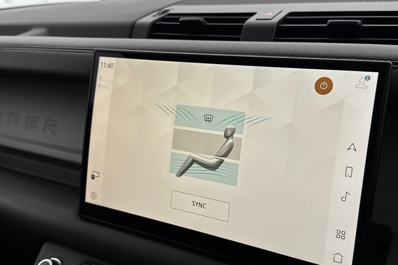 2022 (22) LAND ROVER DEFENDER 3.0 D300 HSE 110 5dr Auto 5113405