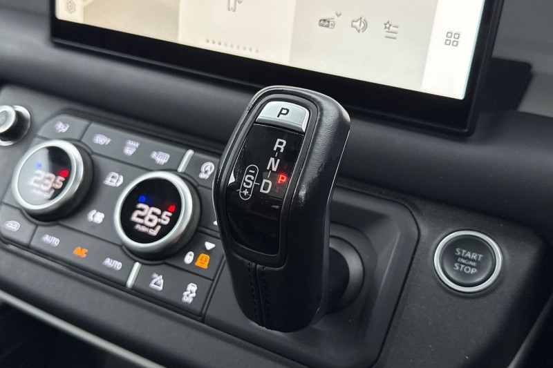 2022 (22) LAND ROVER DEFENDER 3.0 D300 HSE 110 5dr Auto 5113386