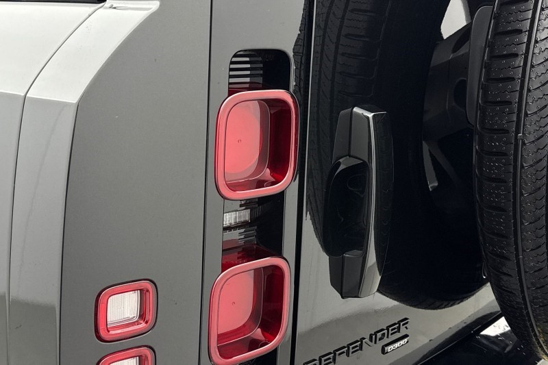 2022 (22) LAND ROVER DEFENDER 3.0 D300 HSE 110 5dr Auto 5113392