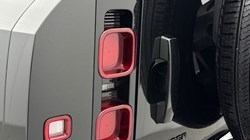 2022 (22) LAND ROVER DEFENDER 3.0 D300 HSE 110 5dr Auto 5113392