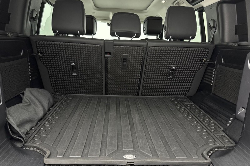 2022 (22) LAND ROVER DEFENDER 3.0 D300 HSE 110 5dr Auto 5113383