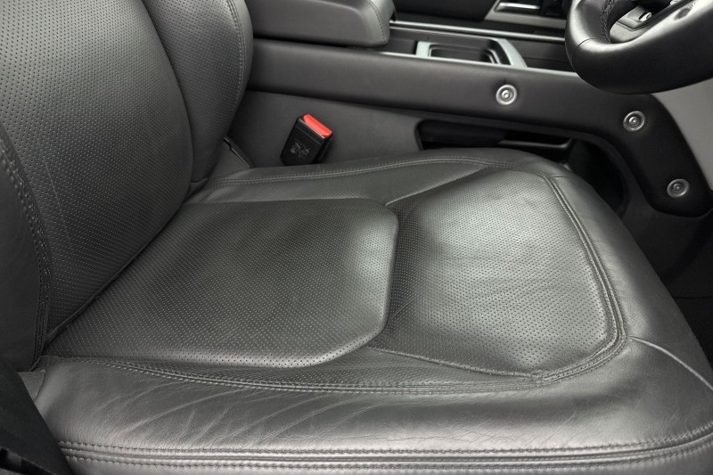 2022 (22) LAND ROVER DEFENDER 3.0 D300 HSE 110 5dr Auto 5113399