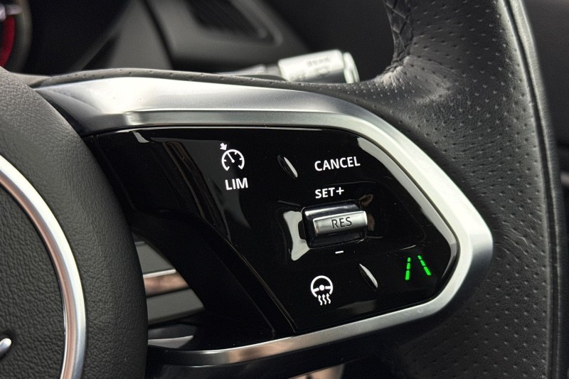 2022 (22) JAGUAR E-PACE 2.0 D200 R-Dynamic Black 5dr Auto 5116480