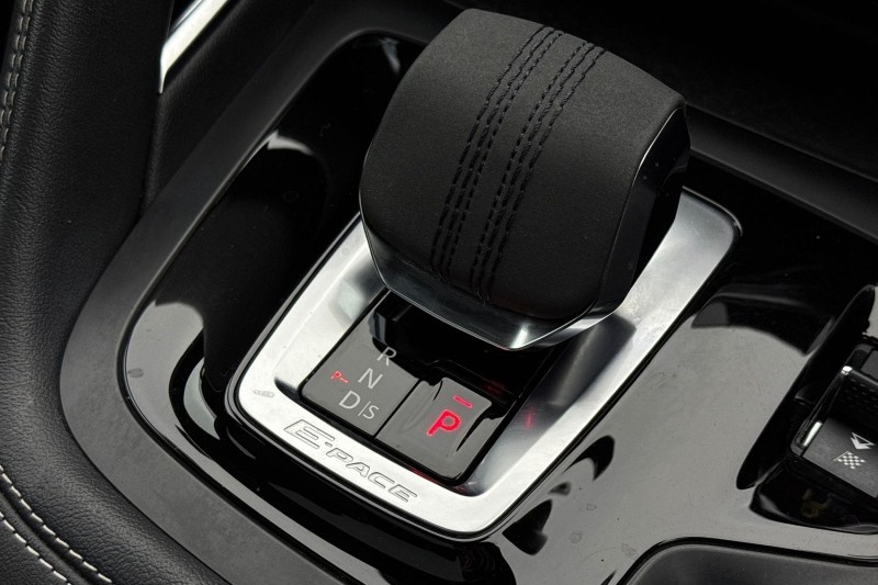 2022 (22) JAGUAR E-PACE 2.0 D200 R-Dynamic Black 5dr Auto 5116465