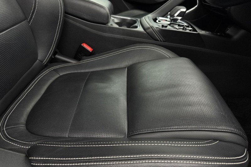 2022 (22) JAGUAR E-PACE 2.0 D200 R-Dynamic Black 5dr Auto 5116477