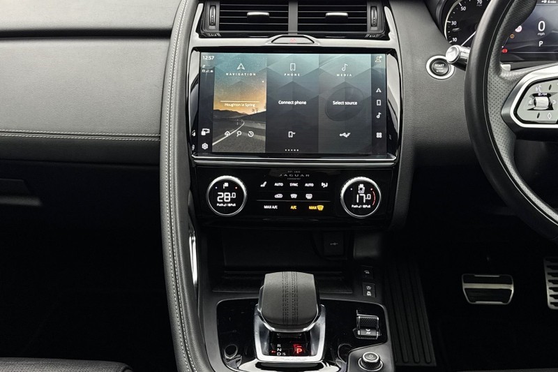 2022 (22) JAGUAR E-PACE 2.0 D200 R-Dynamic Black 5dr Auto 5116466