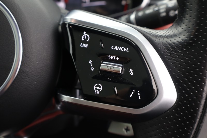 2023 (23) JAGUAR F-PACE 2.0 D200 R-Dynamic HSE 5dr Auto AWD 5128055