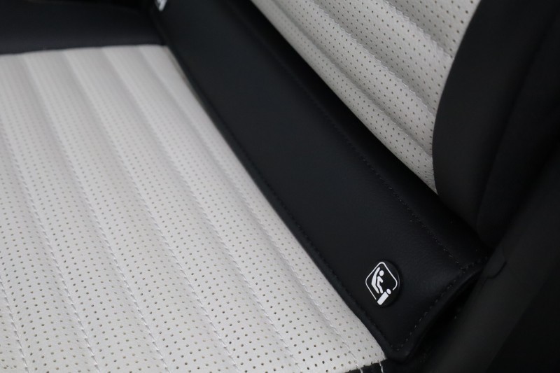 2023 (23) LAND ROVER DISCOVERY 3.0 D300 R-Dynamic SE 5dr Auto 5135047