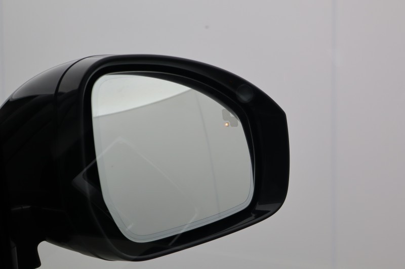 2023 (23) LAND ROVER DISCOVERY 3.0 D300 R-Dynamic SE 5dr Auto 5135067