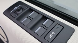 2023 (23) LAND ROVER DISCOVERY 3.0 D300 R-Dynamic SE 5dr Auto 5135028