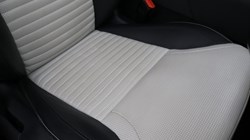 2023 (23) LAND ROVER DISCOVERY 3.0 D300 R-Dynamic SE 5dr Auto 5135031