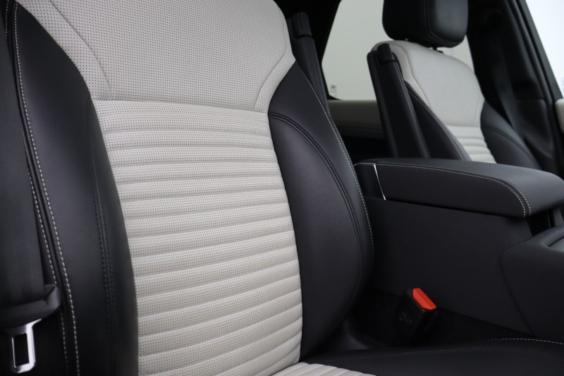 2023 (23) LAND ROVER DISCOVERY 3.0 D300 R-Dynamic SE 5dr Auto 5135032