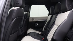 2023 (23) LAND ROVER DISCOVERY 3.0 D300 R-Dynamic SE 5dr Auto 5135040