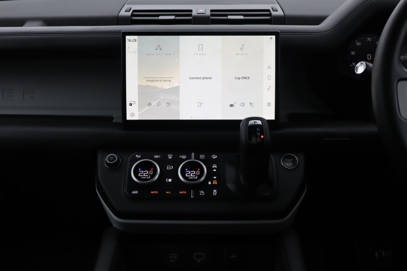 2024 (24) LAND ROVER DEFENDER 2.0 P400e X-Dynamic HSE 110 5dr Auto 5136228