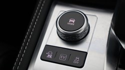 2024 (74) F-pace Special Edi 2.0 P400e R-Dynamic HSE Black 90th Anniv 5dr Auto 5137574