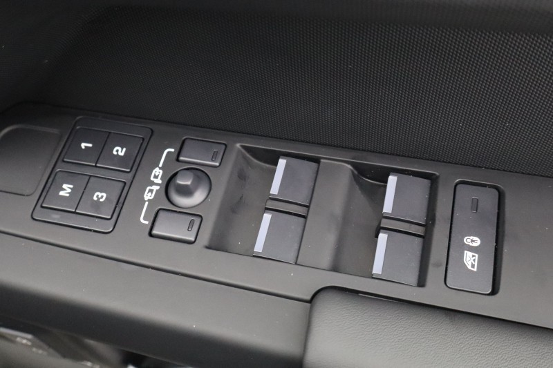 2025 (74) LAND ROVER DEFENDER 3.0 D350 X-Dynamic HSE 110 5dr Auto [7 Seat] 5149109