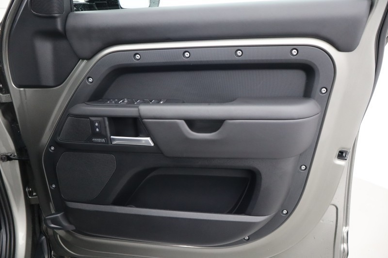 2025 (74) LAND ROVER DEFENDER 3.0 D350 X-Dynamic HSE 110 5dr Auto [7 Seat] 5149107