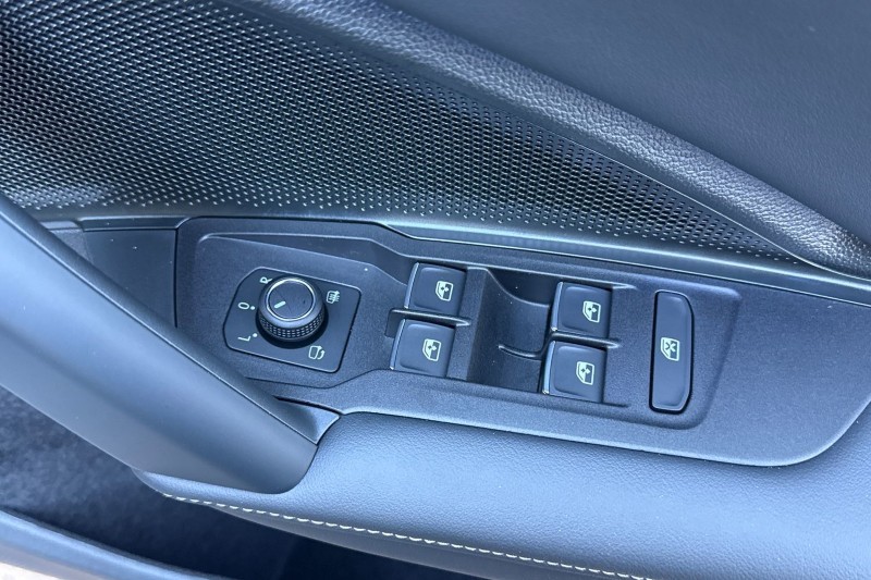  VOLKSWAGEN TIGUAN 2.0 TDI R-Line 5dr DSG 4911327