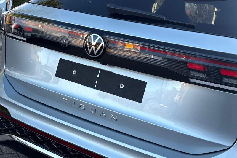  VOLKSWAGEN TIGUAN 2.0 TDI R-Line 5dr DSG 4911350