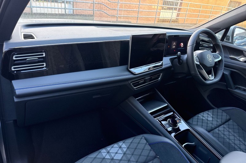  VOLKSWAGEN TIGUAN 2.0 TDI R-Line 5dr DSG 4911345