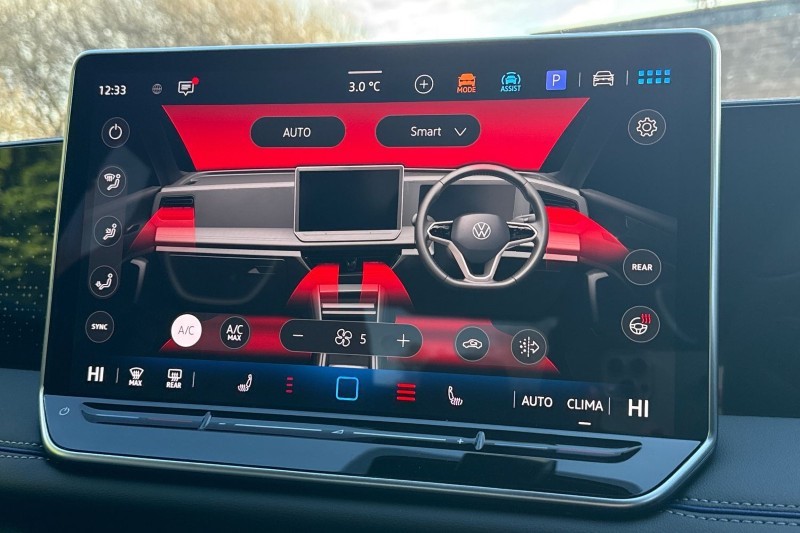  VOLKSWAGEN TIGUAN 2.0 TDI R-Line 5dr DSG 4911339