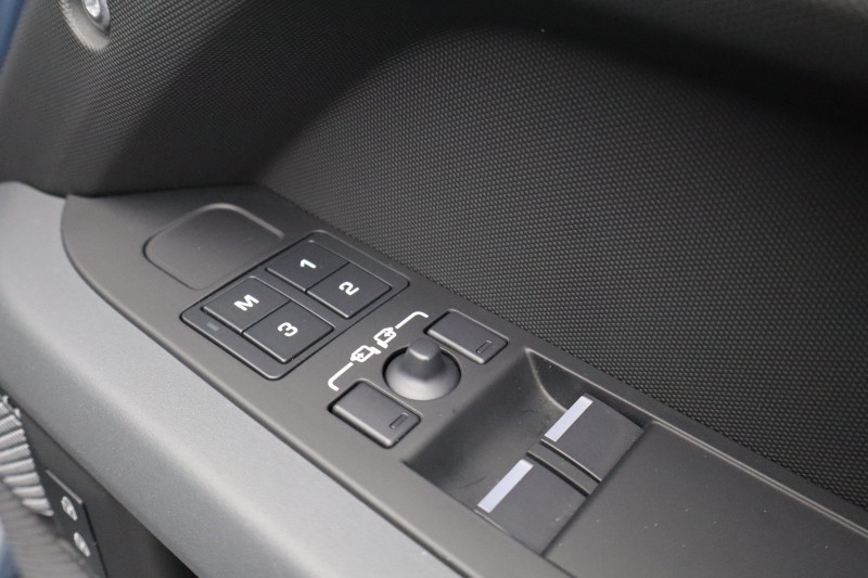 2024 (24) LAND ROVER DEFENDER 3.0 D250 X-Dynamic HSE 90 3dr Auto 5160037