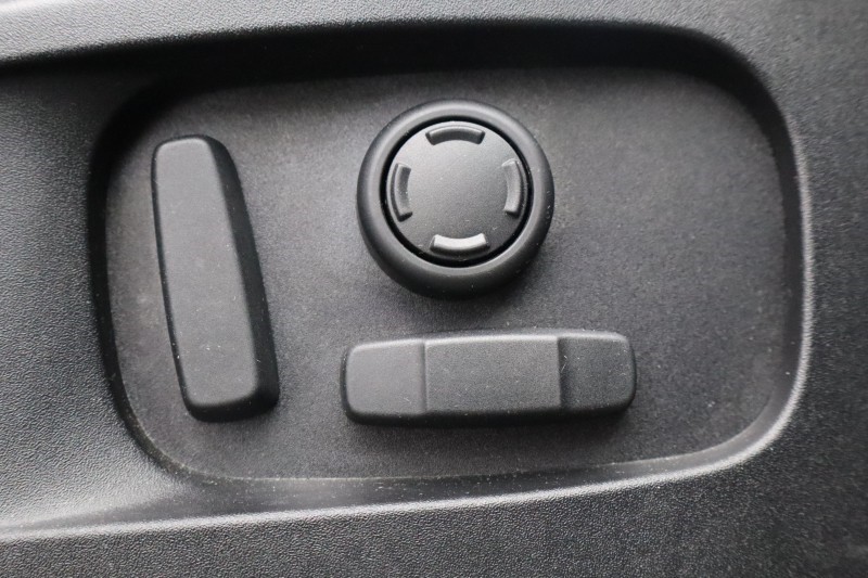 2020 (70) LAND ROVER DEFENDER 2.0 D240 SE 110 5dr Auto [7 Seat] 5128707