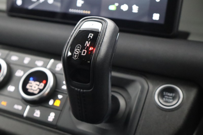 2020 (70) LAND ROVER DEFENDER 2.0 D240 SE 110 5dr Auto [7 Seat] 5128719