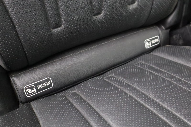 2020 (70) LAND ROVER DEFENDER 2.0 D240 SE 110 5dr Auto [7 Seat] 5128686