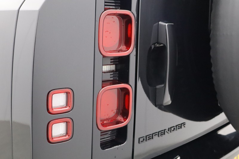 2020 (70) LAND ROVER DEFENDER 2.0 D240 SE 110 5dr Auto [7 Seat] 5128689