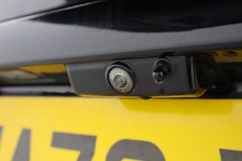 2020 (70) LAND ROVER DEFENDER 2.0 D240 SE 110 5dr Auto [7 Seat] 5128696