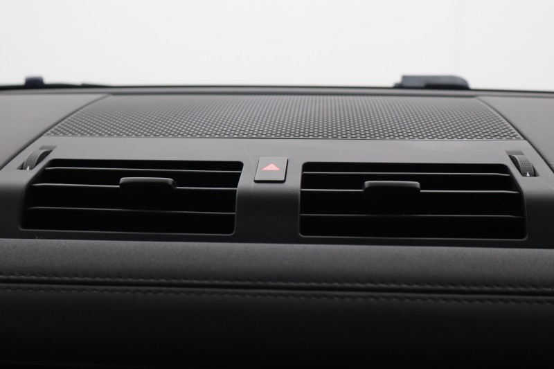 2020 (70) LAND ROVER DEFENDER 2.0 D240 SE 110 5dr Auto [7 Seat] 5128718