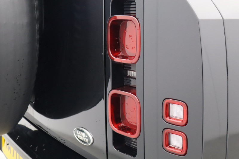 2020 (70) LAND ROVER DEFENDER 2.0 D240 SE 110 5dr Auto [7 Seat] 5128692