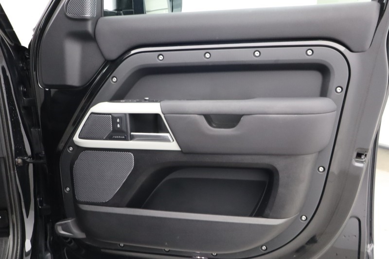 2020 (70) LAND ROVER DEFENDER 2.0 D240 SE 110 5dr Auto [7 Seat] 5128704