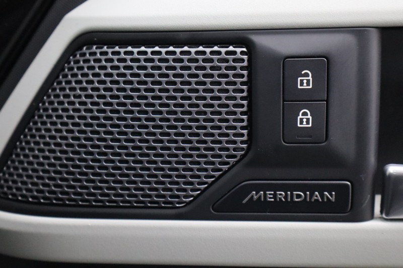 2020 (70) LAND ROVER DEFENDER 2.0 D240 SE 110 5dr Auto [7 Seat] 5128723