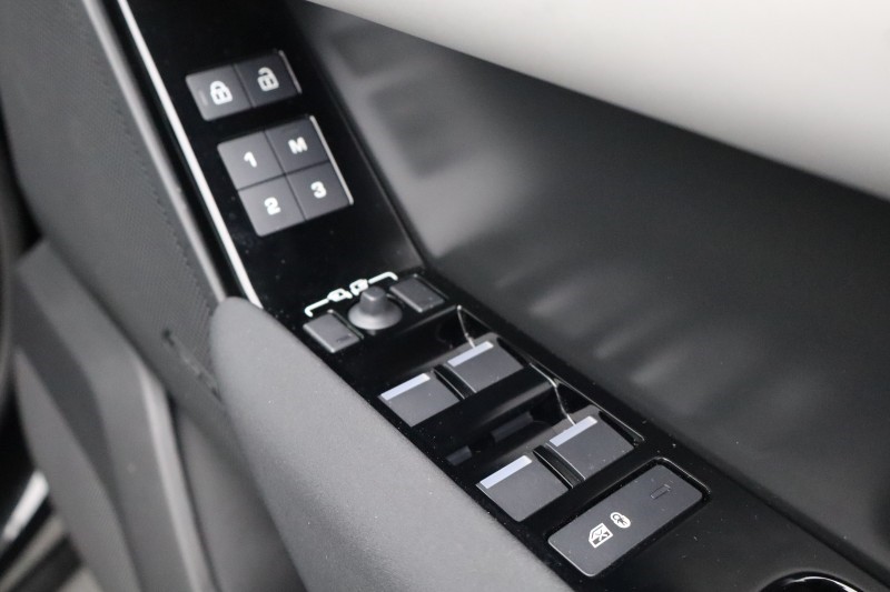 2024 (24) LAND ROVER RANGE ROVER VELAR 2.0 D200 MHEV Dynamic SE 5dr Auto 5146285